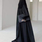 • فستان اسود