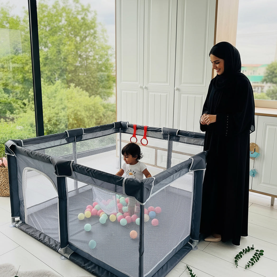 قفص لعب آمن للأطفال مع شبك تهوية وباب بسحاب خارجي