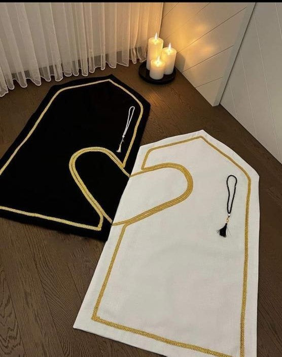 Islamic prayer rug "تهادوا تحابوا" with intricate design, perfect for prayer and gift-giving, from سوق كوم.