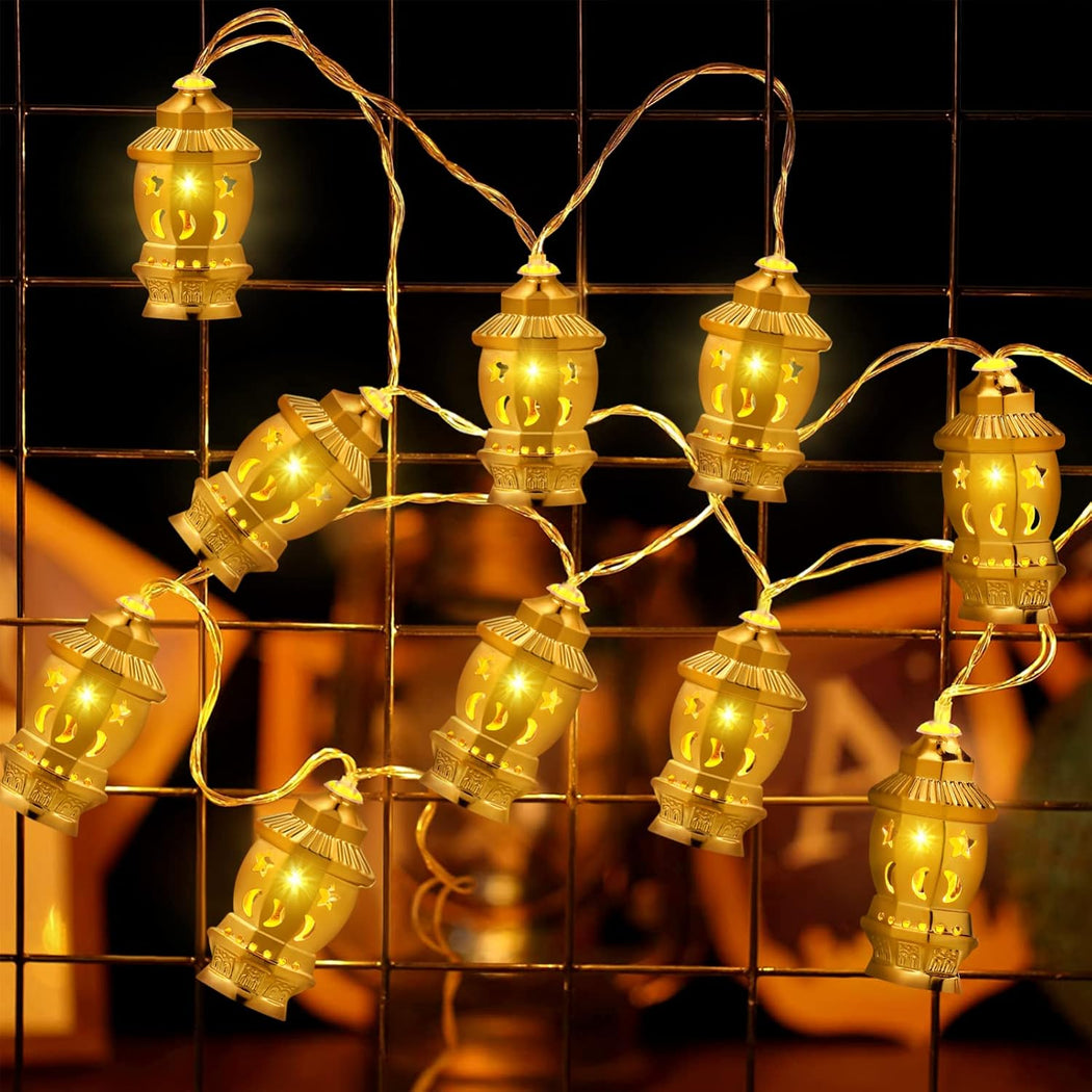 فانوس رمضان نحاس بتصميم كلاسيك وإضاءة LED ناعمة