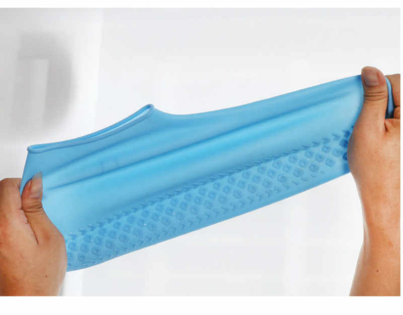 Silicone rain and slip-resistant shoe protector, suitable for all products, designed to keep shoes dry and prevent slipping.