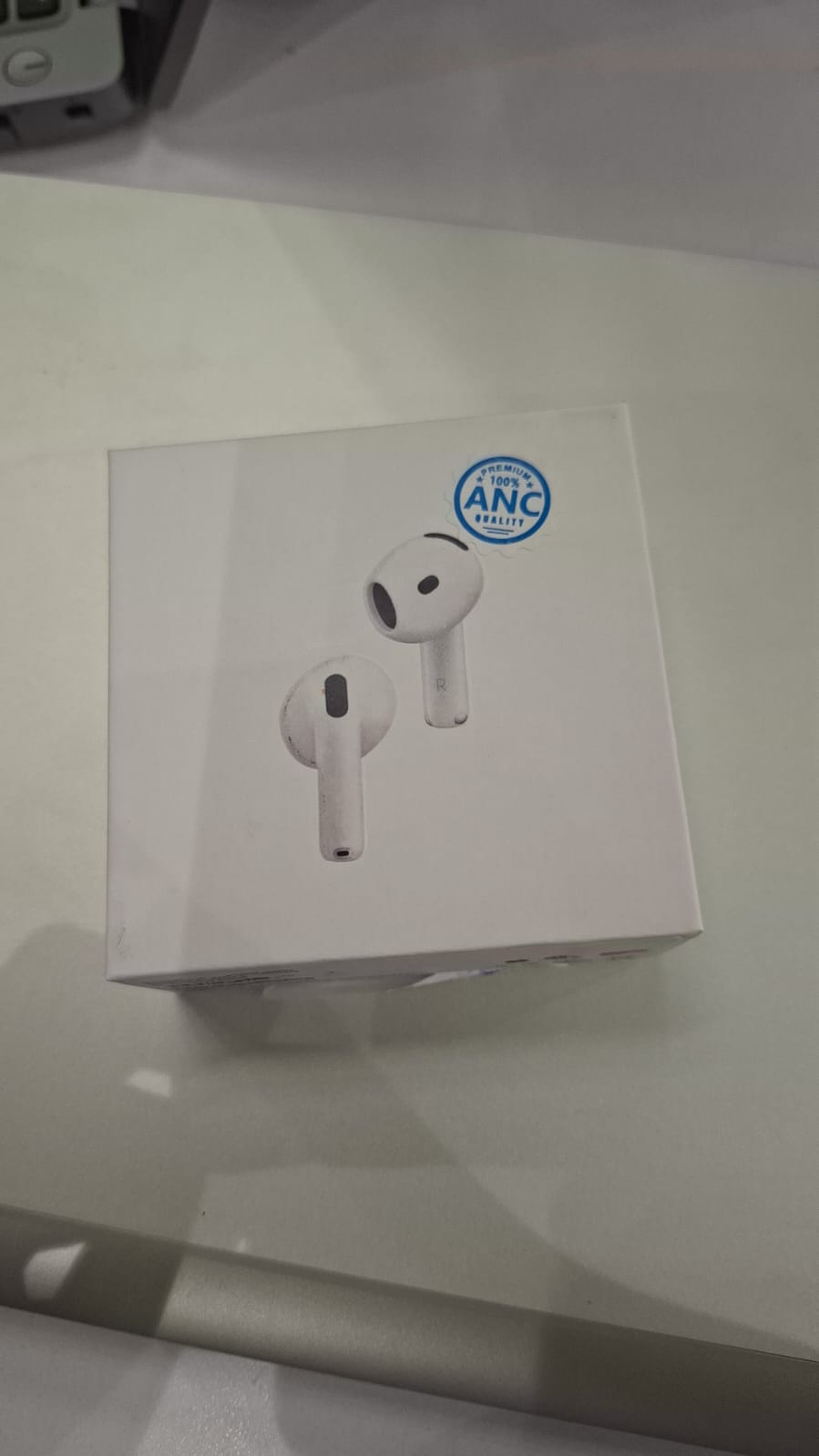 سماعات أذن لاسلكية مع علبة شحن USB‑C – أبيض
