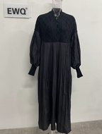 • فستان اسود
