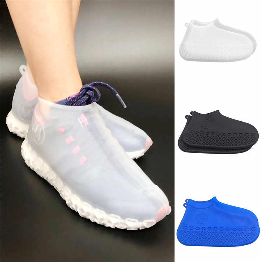 Silicone rain and slip-resistant shoe protector ideal for all footwear, providing waterproof and anti-slip protection.