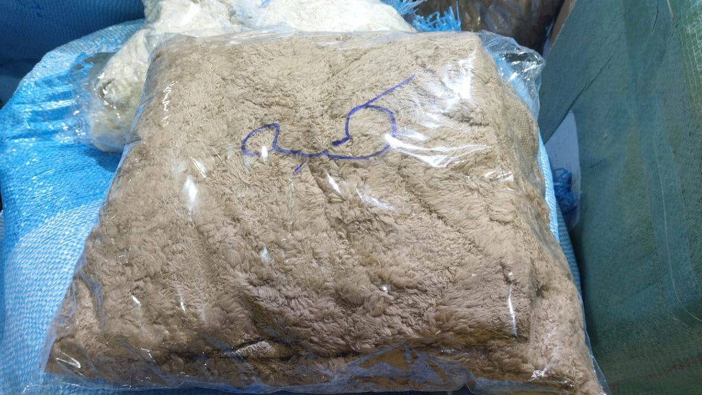 طقم كفر للكنبة كبير بني مع 6 مناديل - عرض خاص