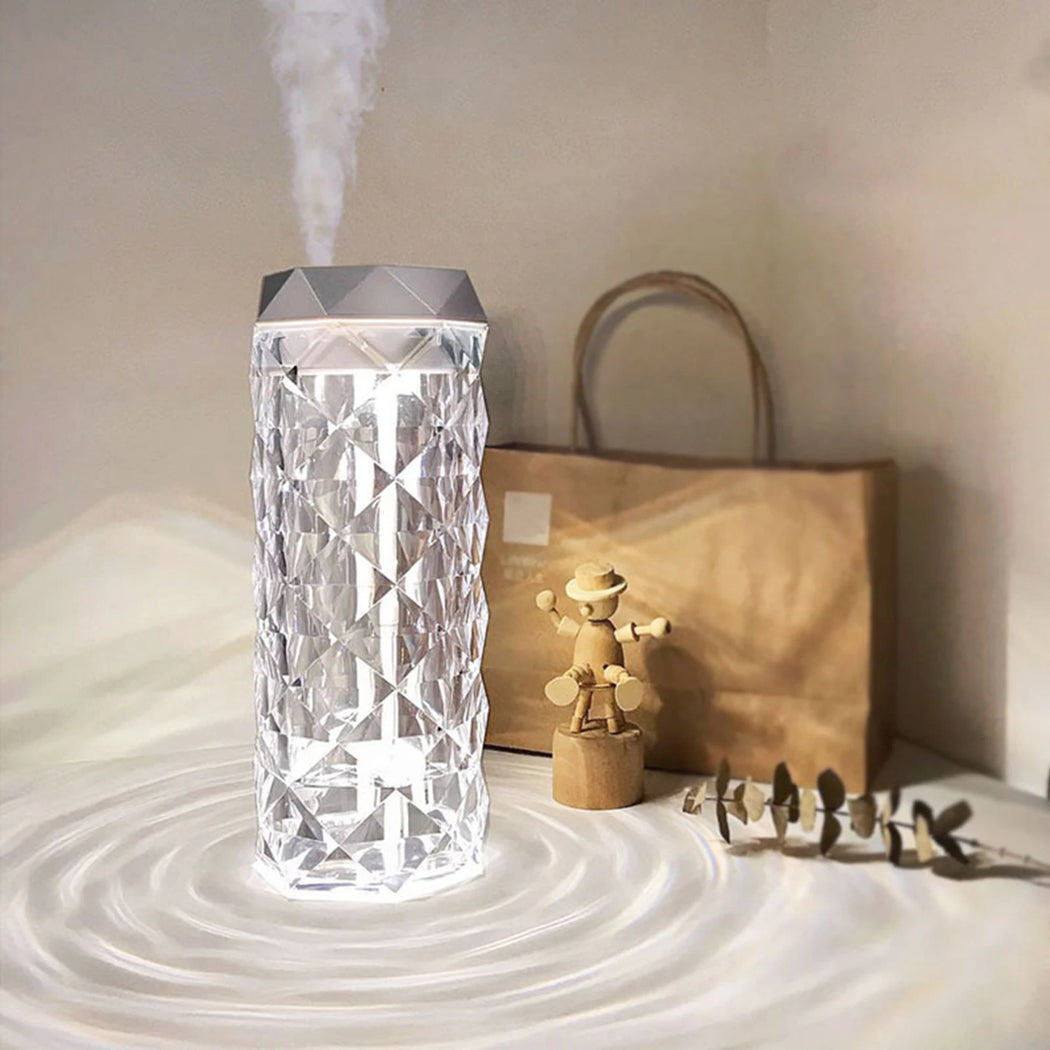 تصميم كريستالي لفواحة عطرية مع إضاءة LED